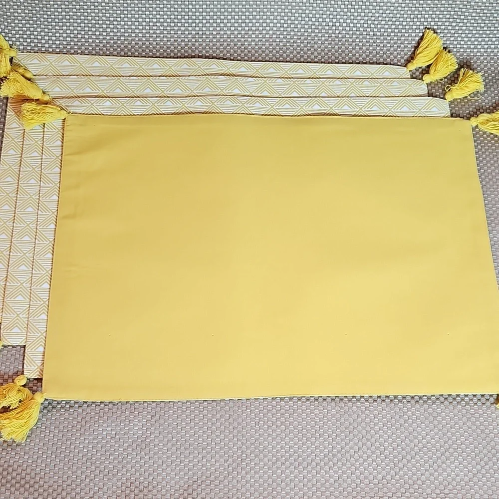 Set Four Placemats Bright Cheerful Tassles Yellow White Reversable 2 Sets Avial